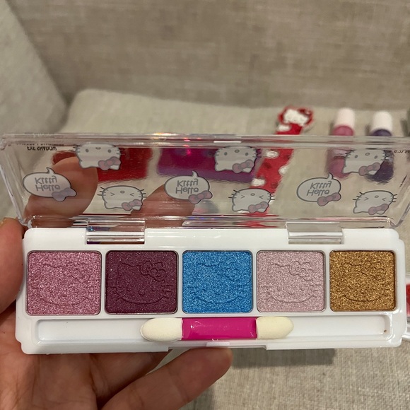 HELLO KITTY Make Up Play Set Kid Girl Sanrio Nail Polish Lip Gloss Hair Chalk - Picture 9 of 10